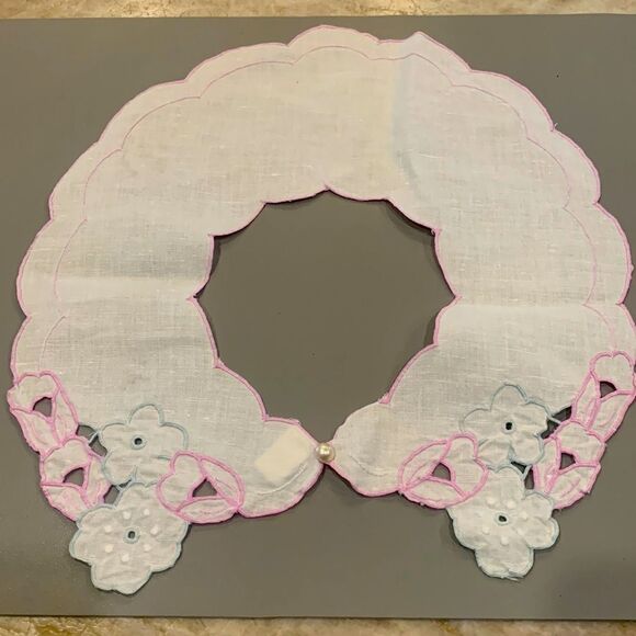 Pastel Embroidered Collar - Picture 1 of 4